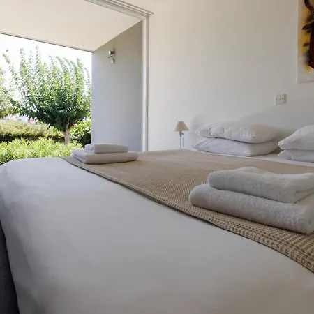 Art By Praxis Aktí Kiverníti