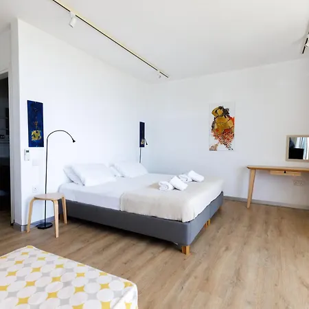 Art By Praxis Aktí Kiverníti