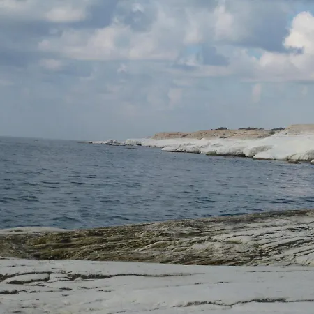 Apartman Art By Praxis *